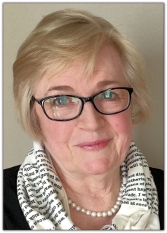 Portrait photograph of Jennifer Cram
Brisbane Marriage Celebrant